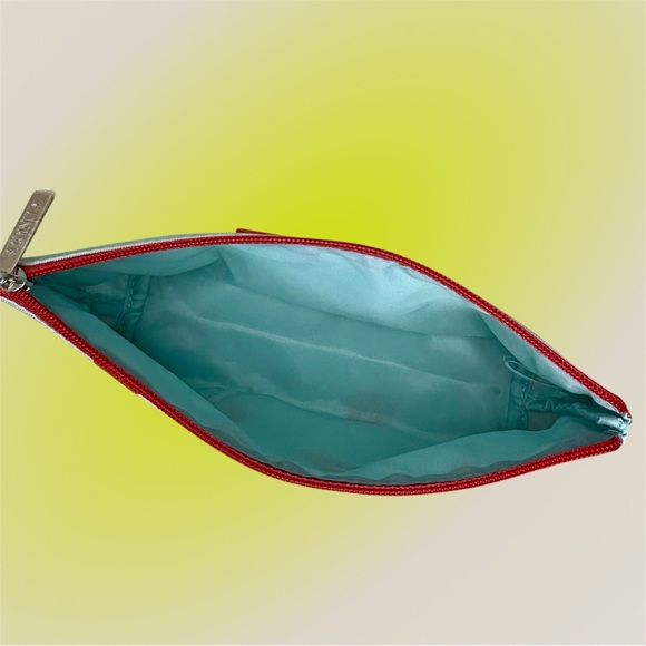 Clinique x Kate Spade New York Cosmetic Bag – Red Lip Print Cosmetic Bag - Picture 3 of 5